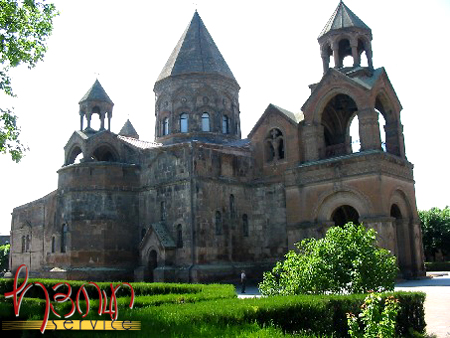  Edchmiadzin (Էջմիածին: descente du fils unique)